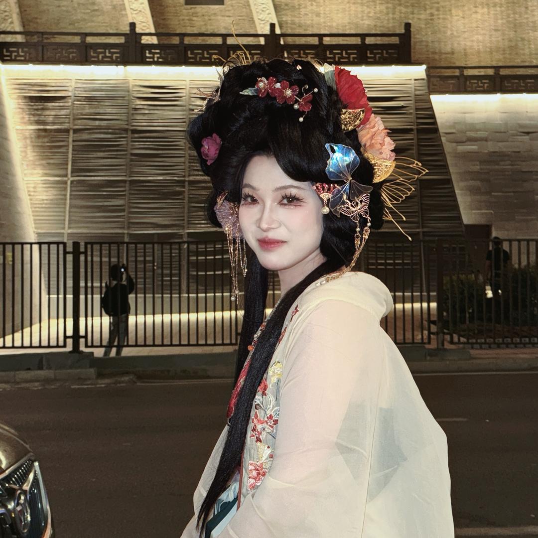 一个在洛阳的化妆师苗苗