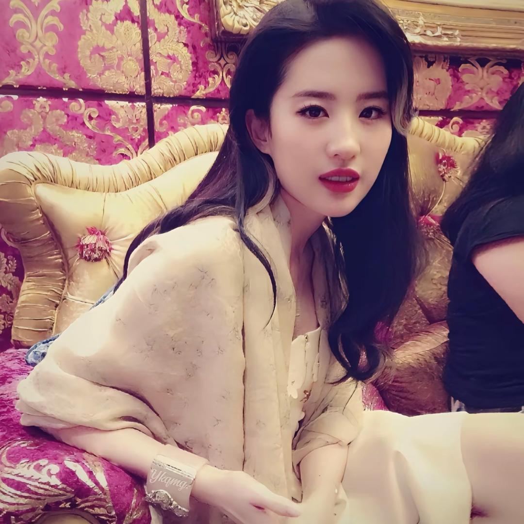 李依婷