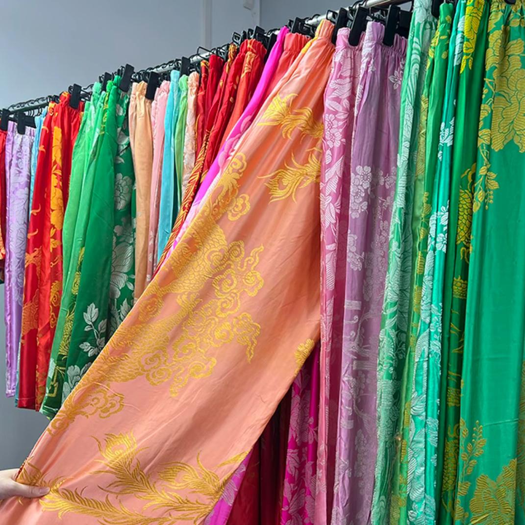 凯里苗艺传绣工艺品店