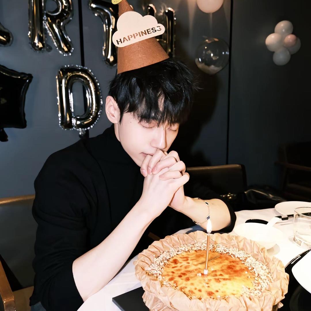 我妈妈说名字太长会有傻子跟着念哈哈🌧️