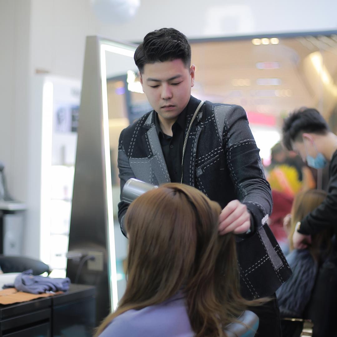 在即墨掌管烫发的神子豪