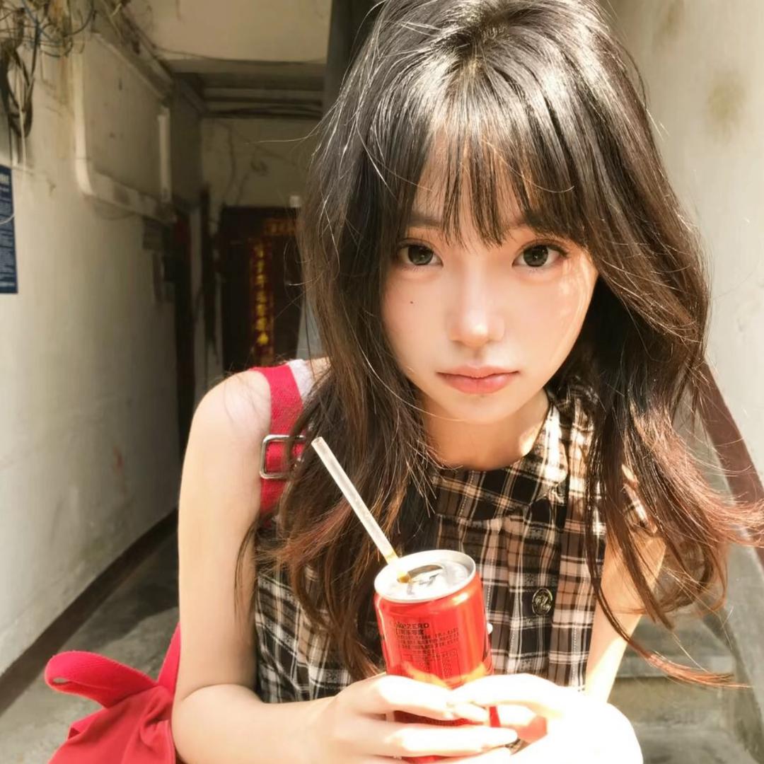 张    馨    盈·