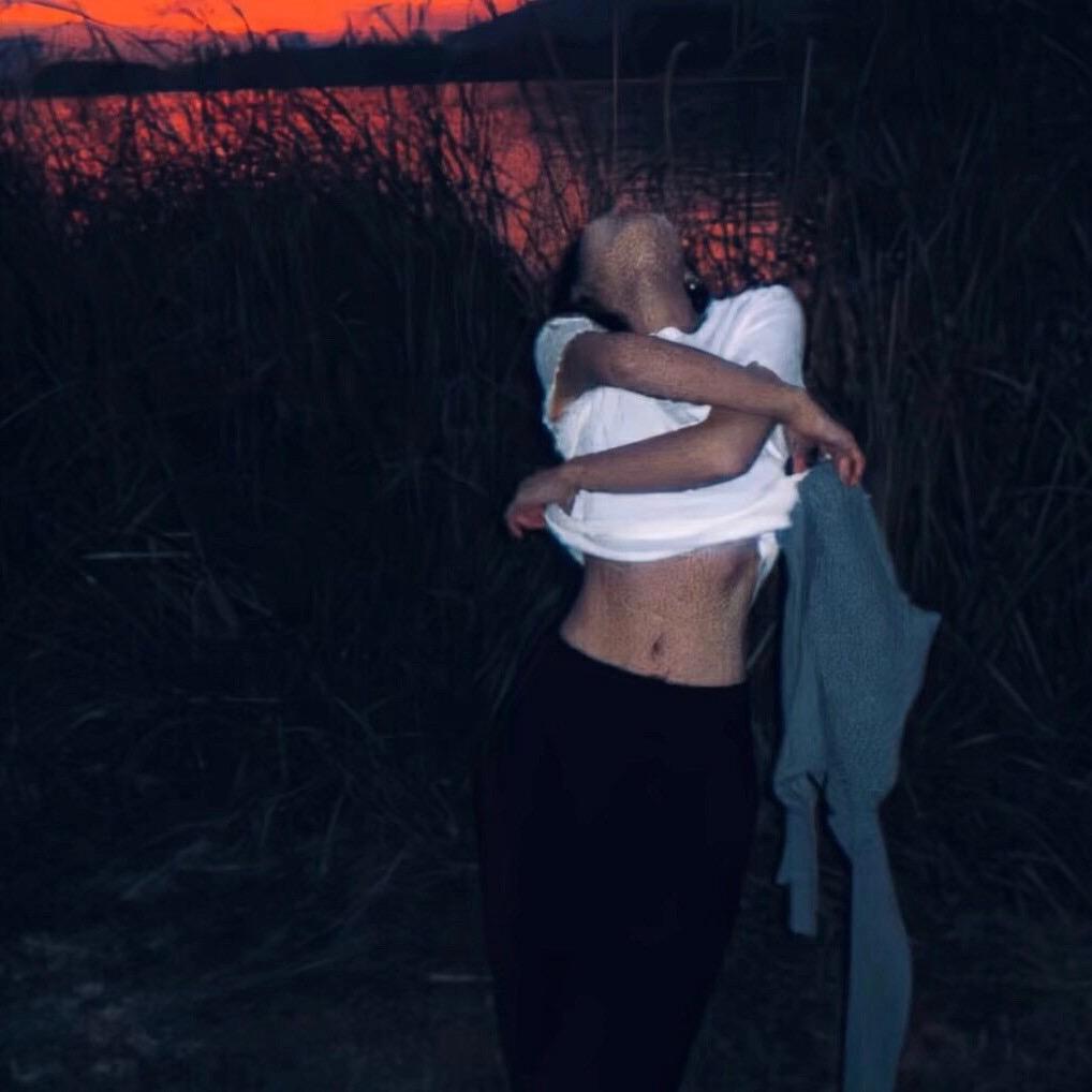 ㅤ ㅤ       ｙ.