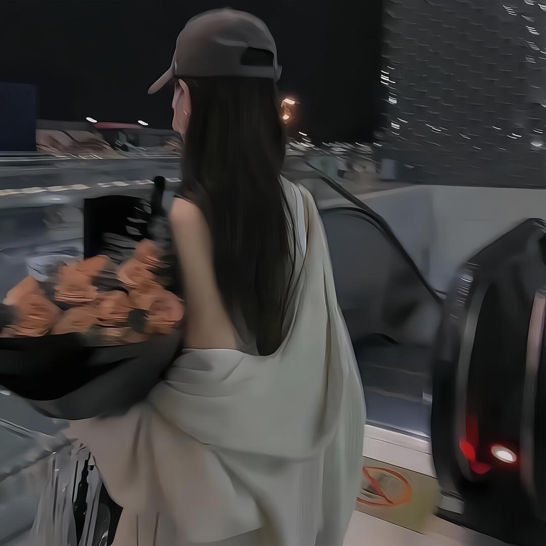 美女不⁶眼泪