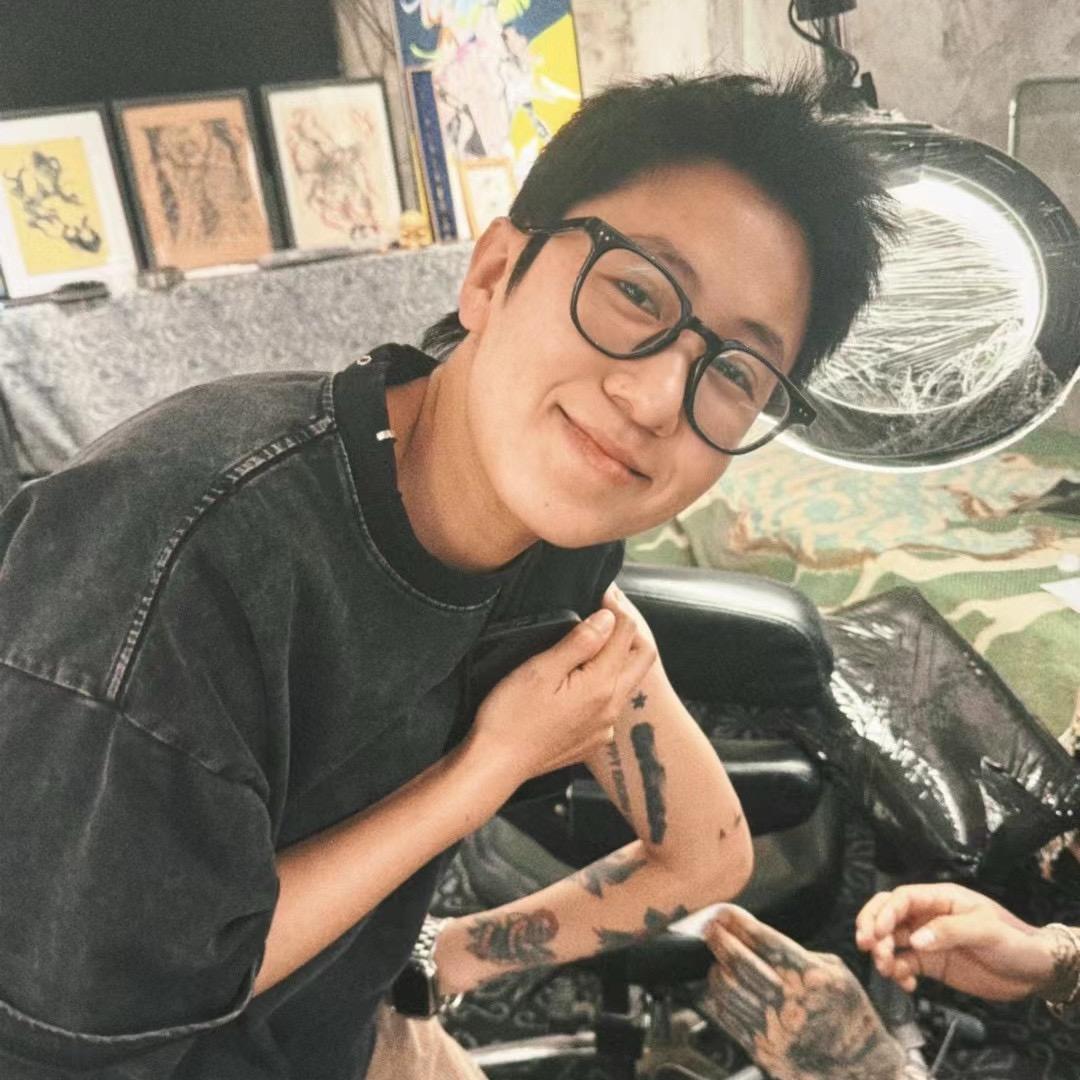 会拍照的Kimi🌻