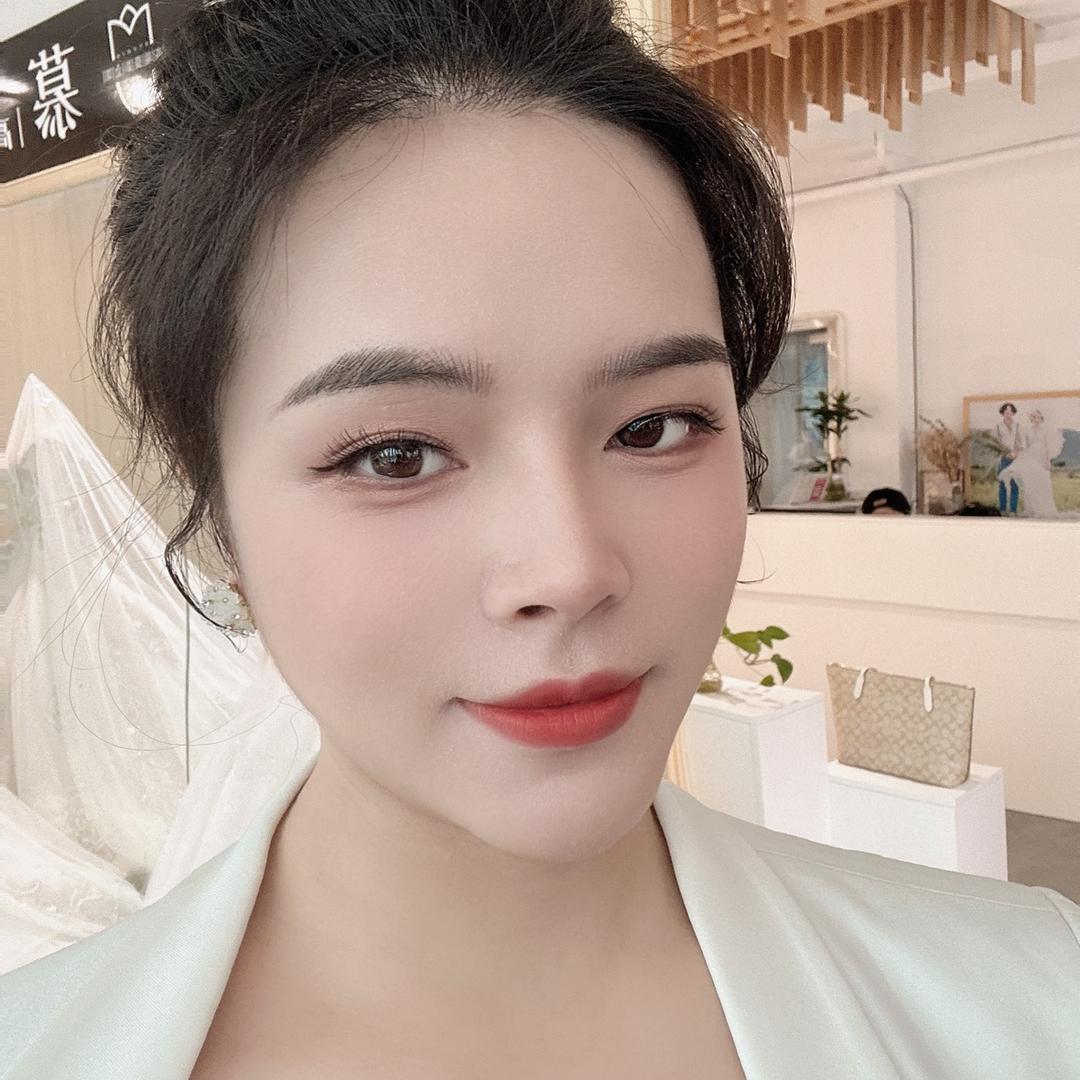 美业人素颜肌 静静