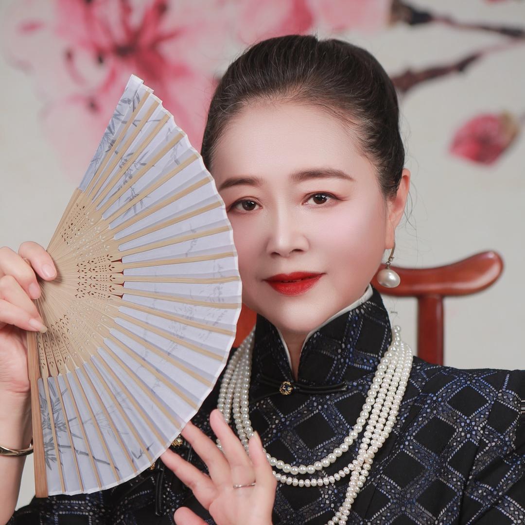 黄莉