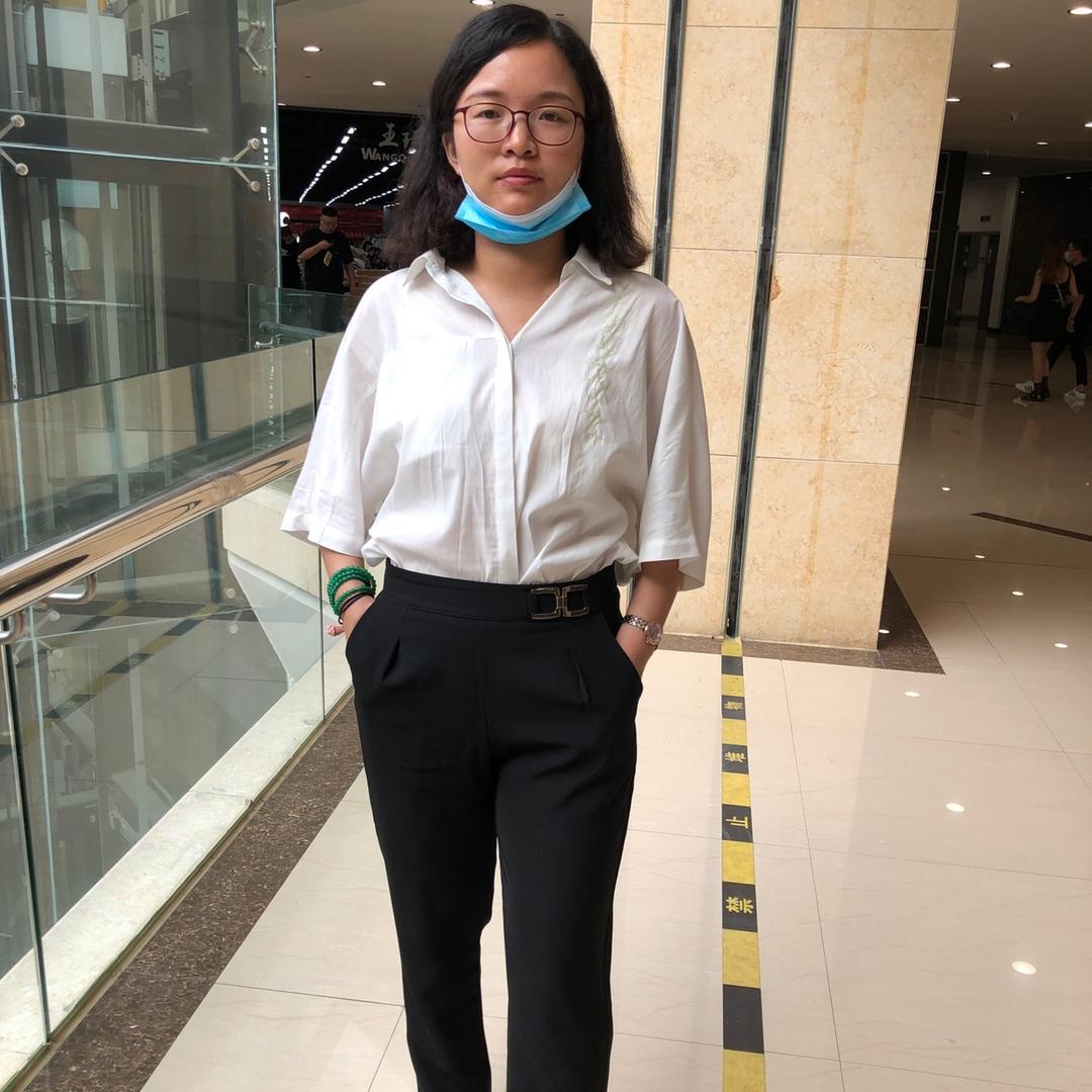 卷发康经理