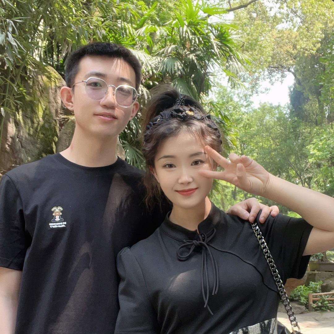 俩人一车一世界