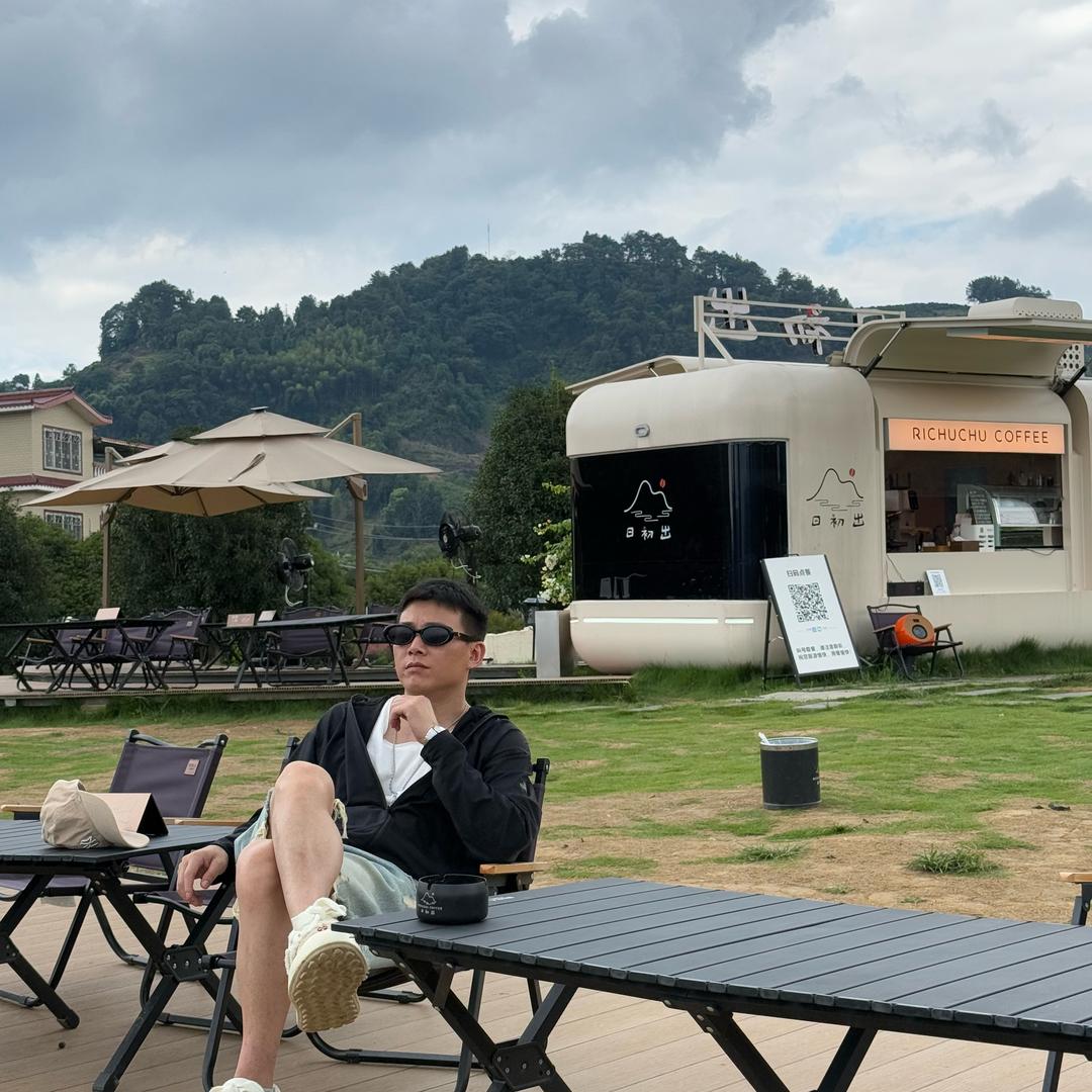 做八块腹肌的男人