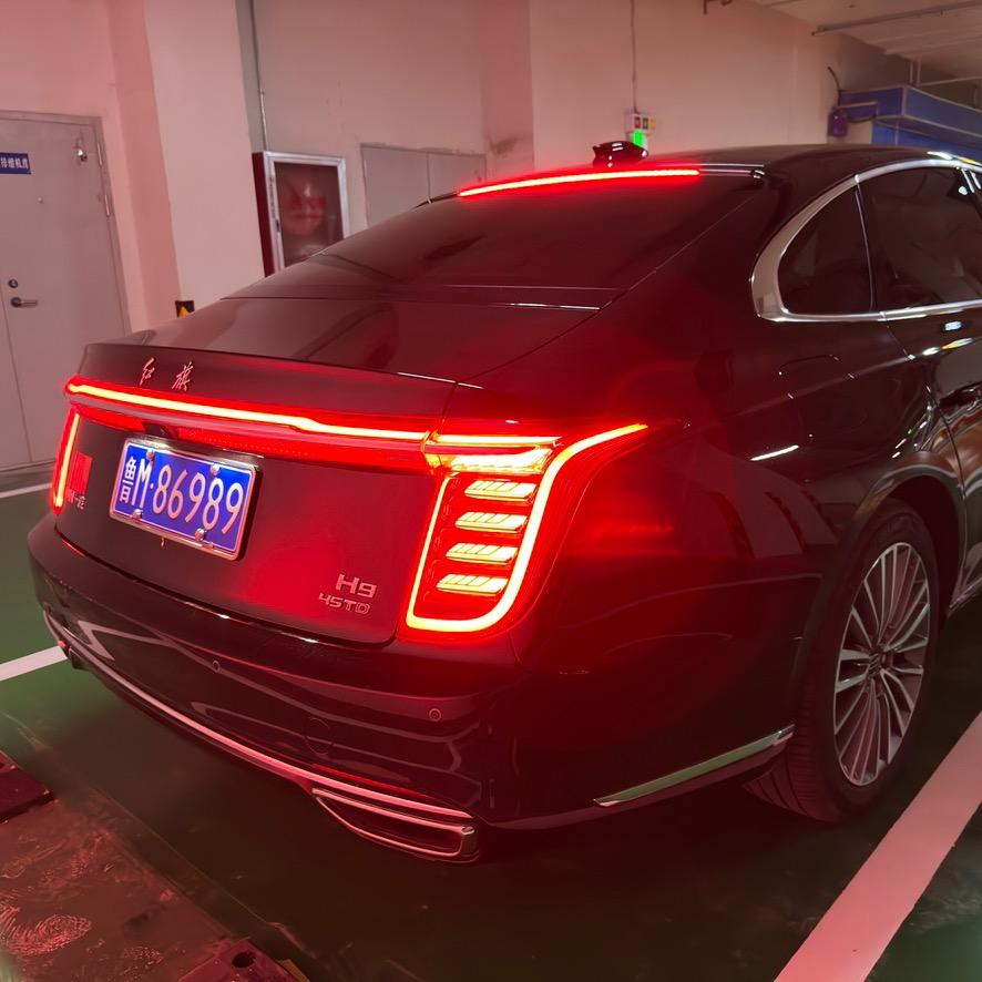 小羊与红旗