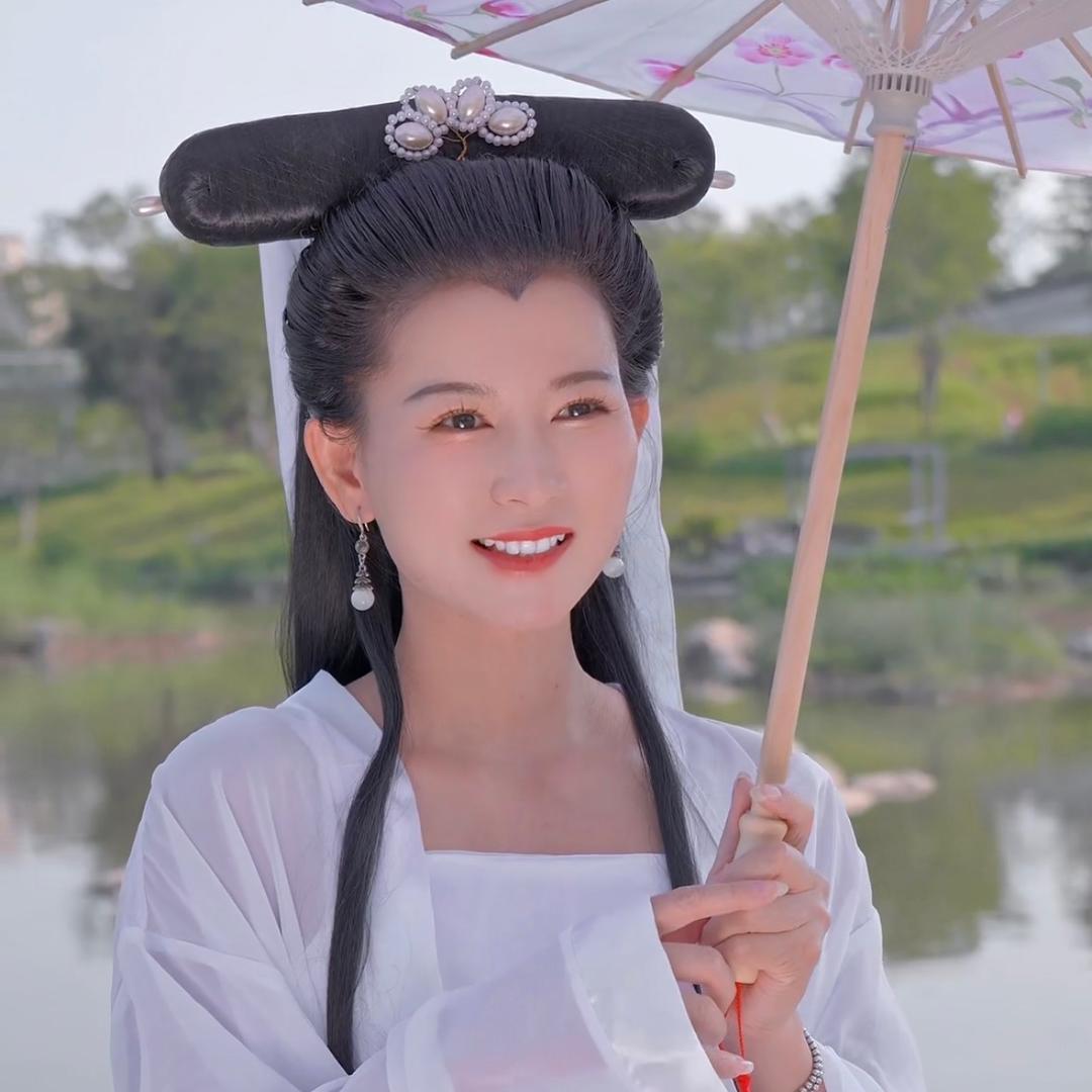 唱作歌手李丹凤