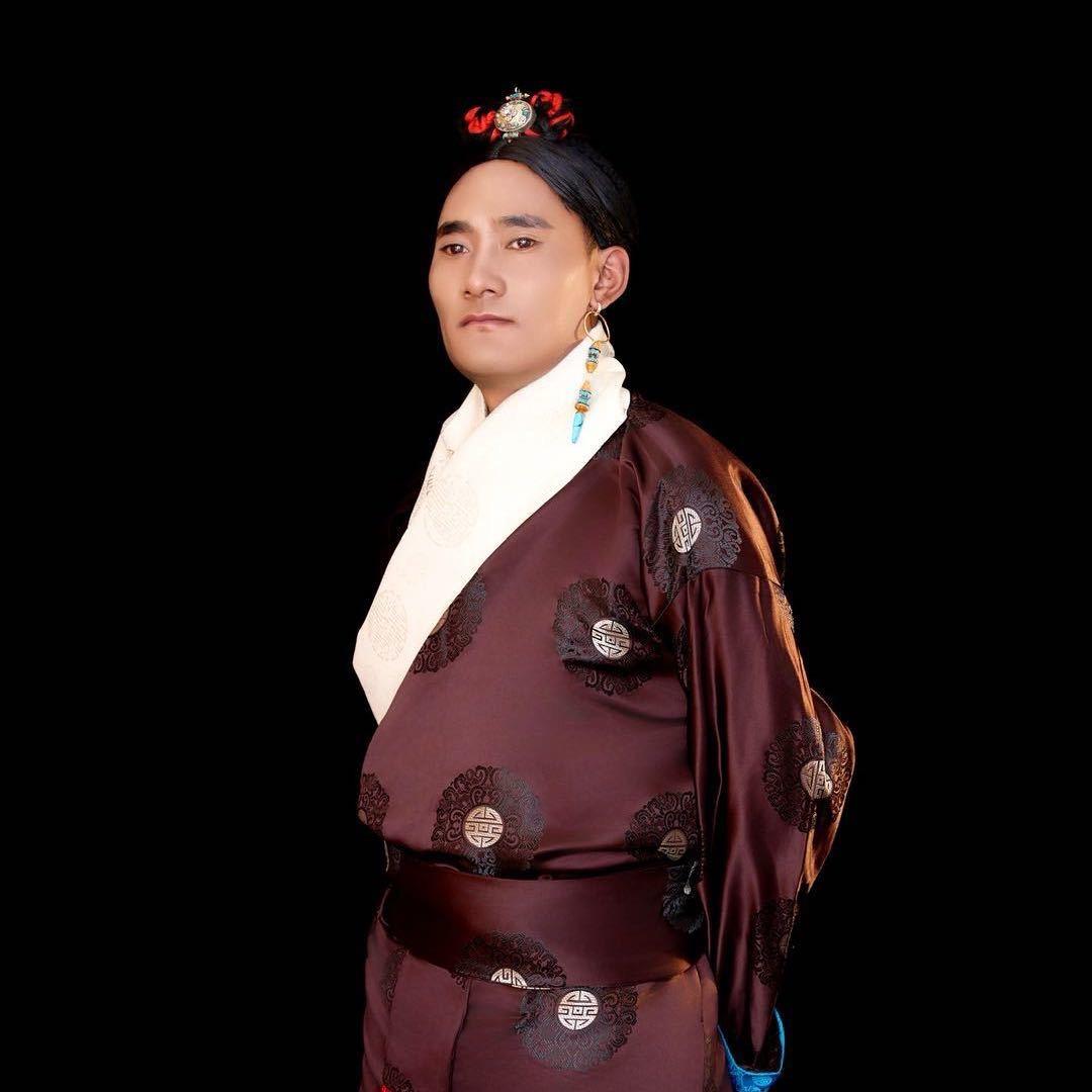 萨迦帕加日用百货店