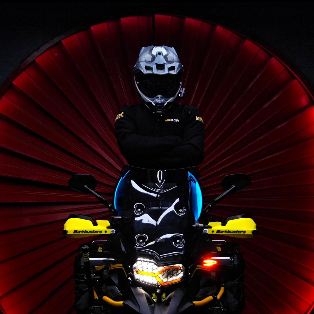 被摩托车耽误的调酒师