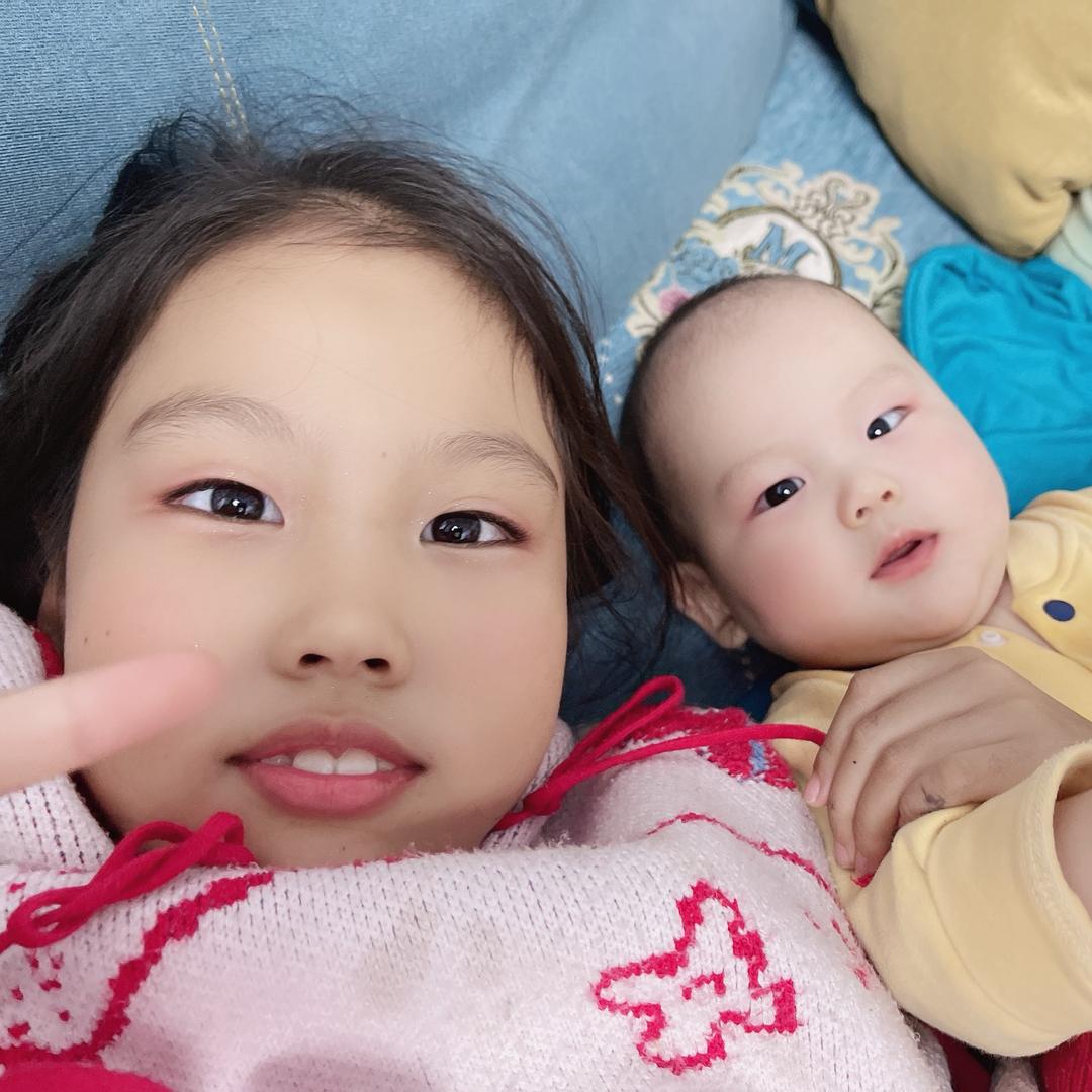 王家小龙两姐弟