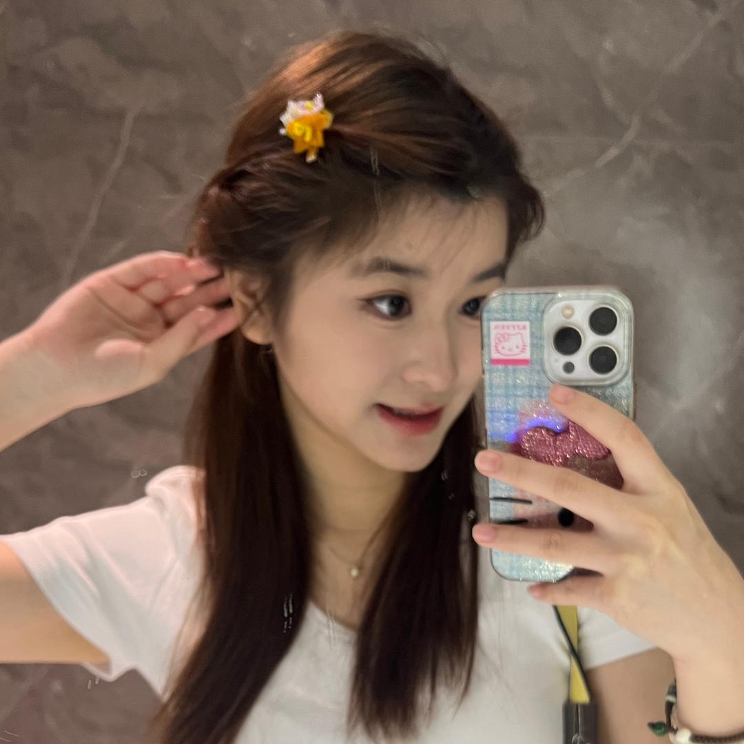 是小雪莉呀