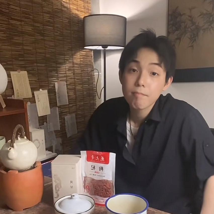 小龙爱喝茶