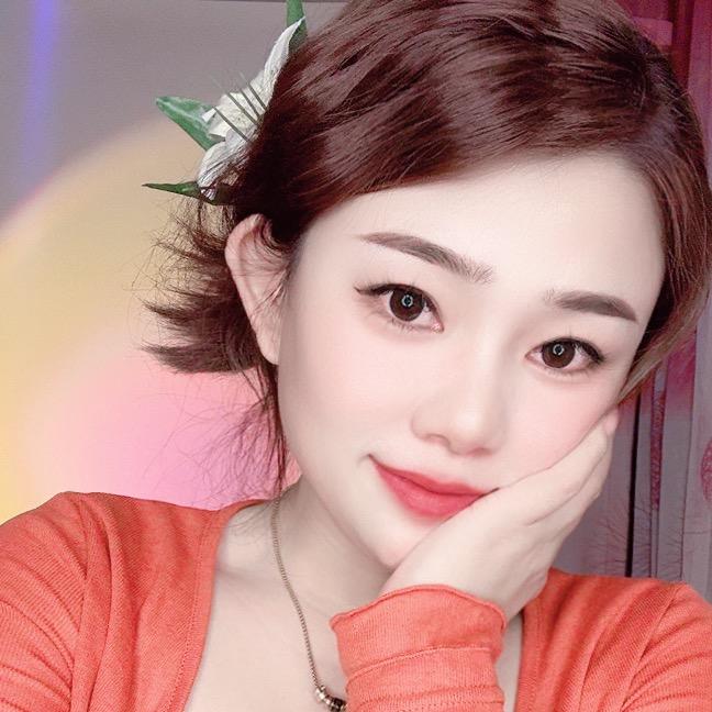 肉呼呼的姑娘