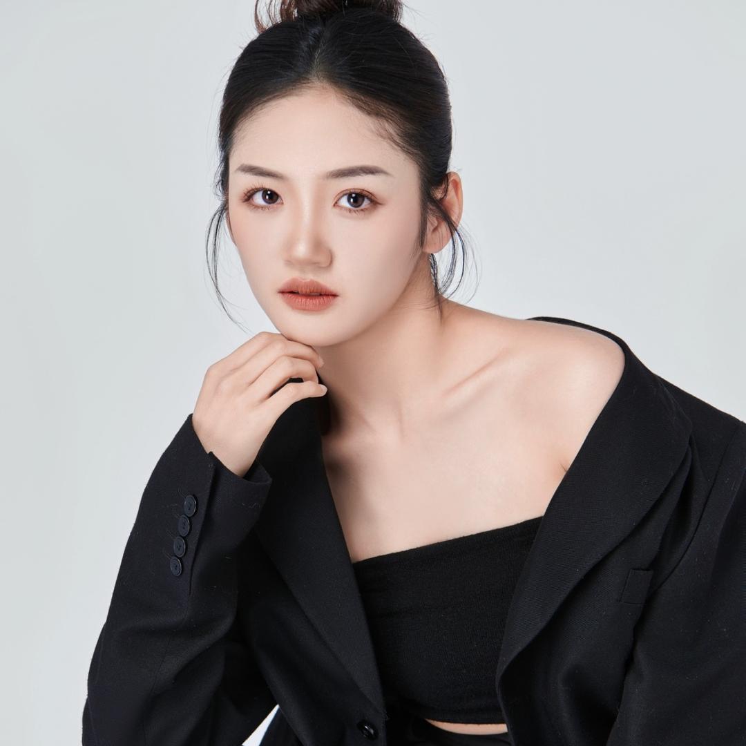 MOON李妮