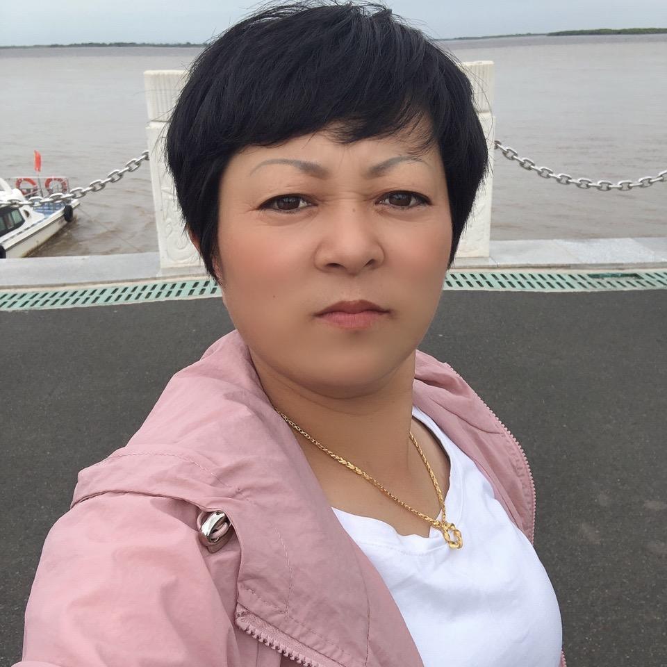 人生给我一副烂牌，我给她打成王炸。