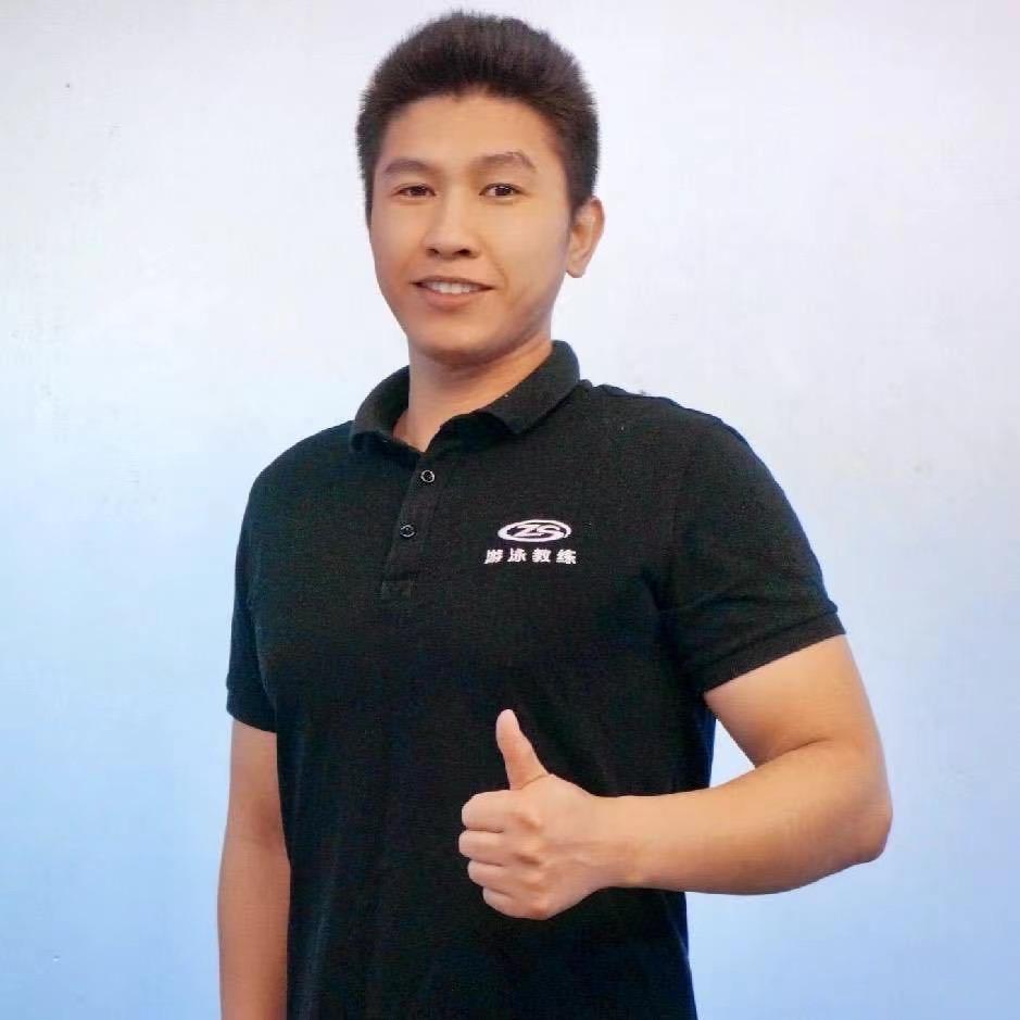 游泳教练肖鹏