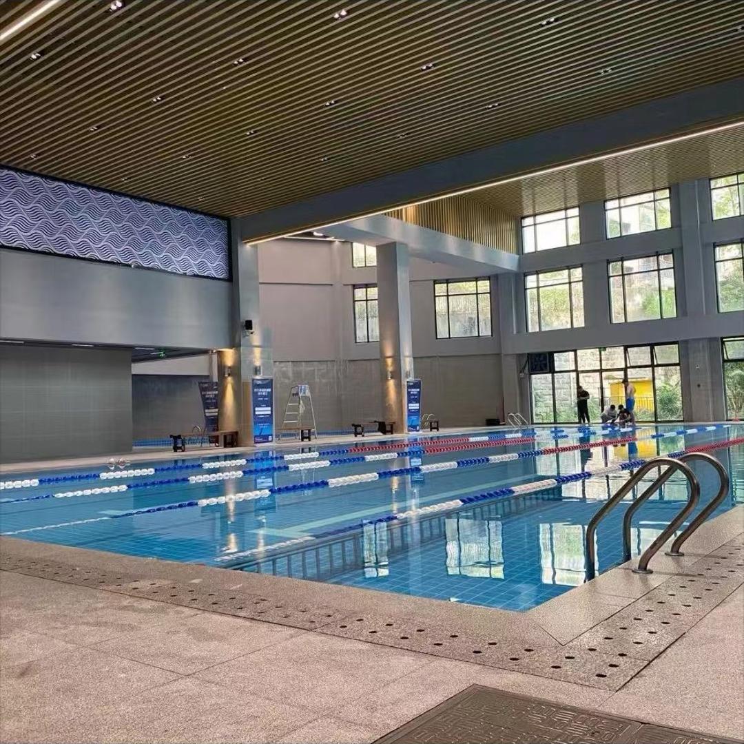 极致游泳李教练