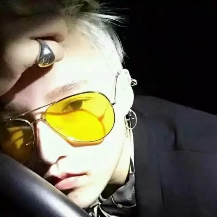 摆摆🎗️