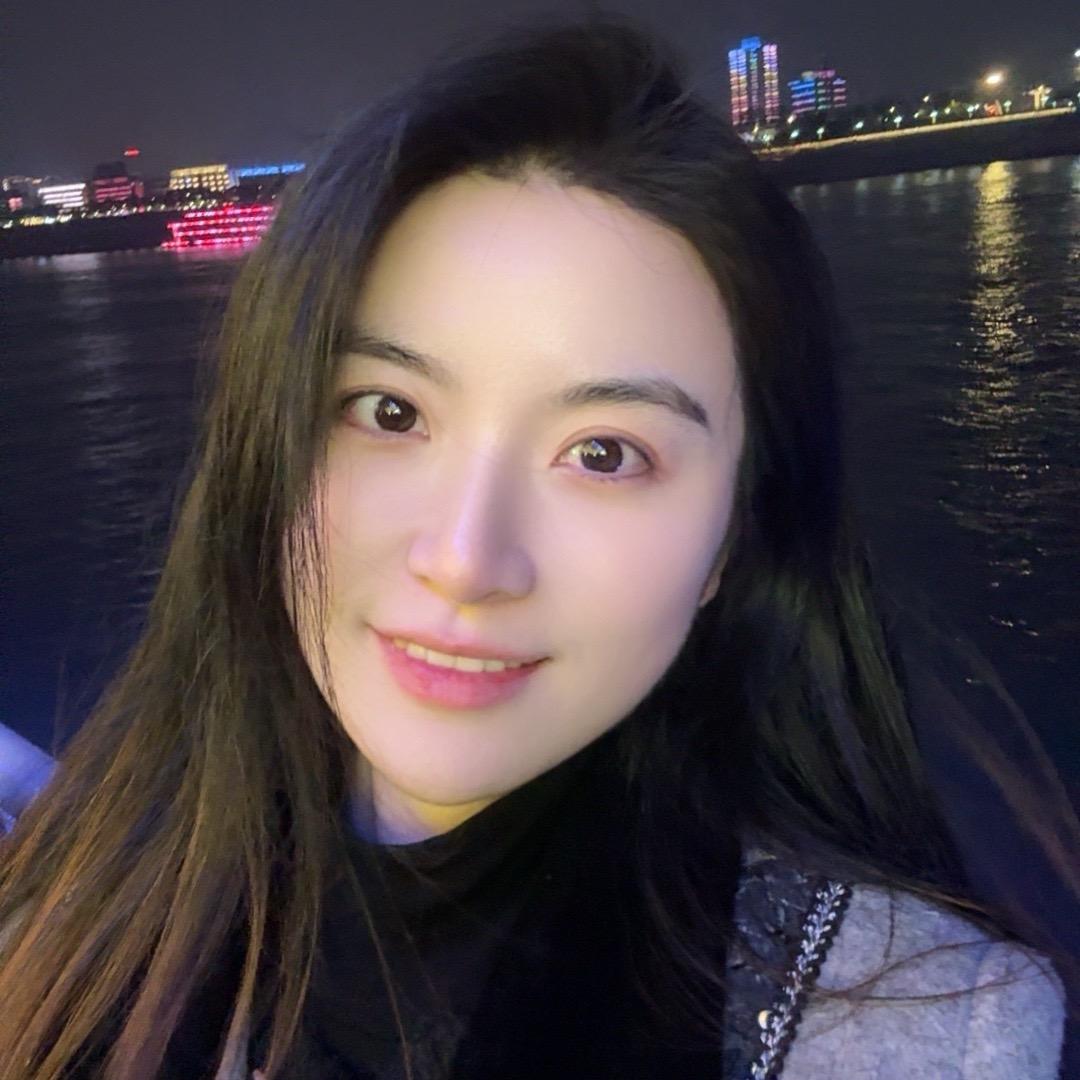 卖男装的小雅子