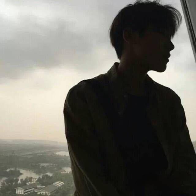 陳陳.