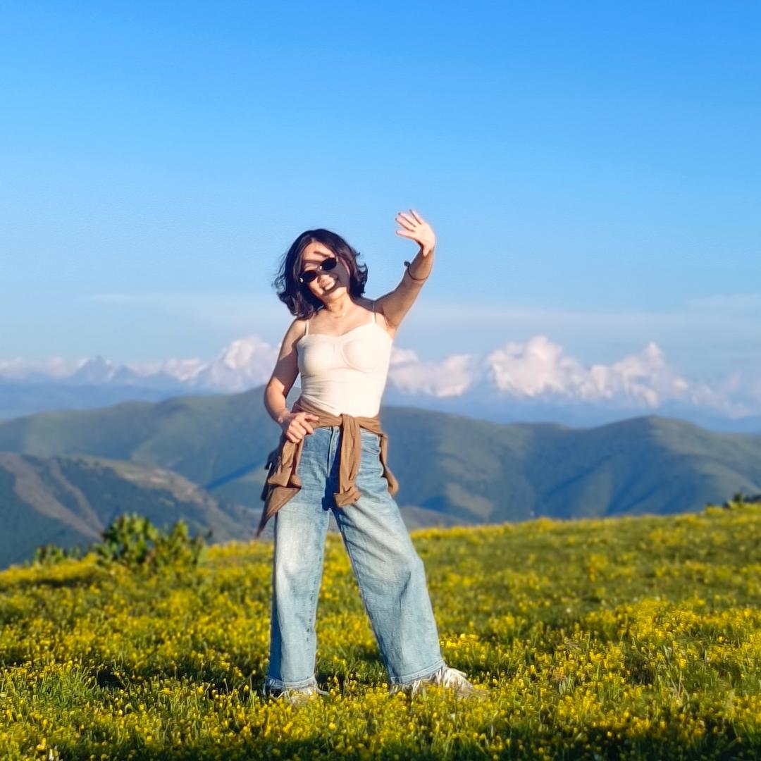 巷子里卖服装的霞姐