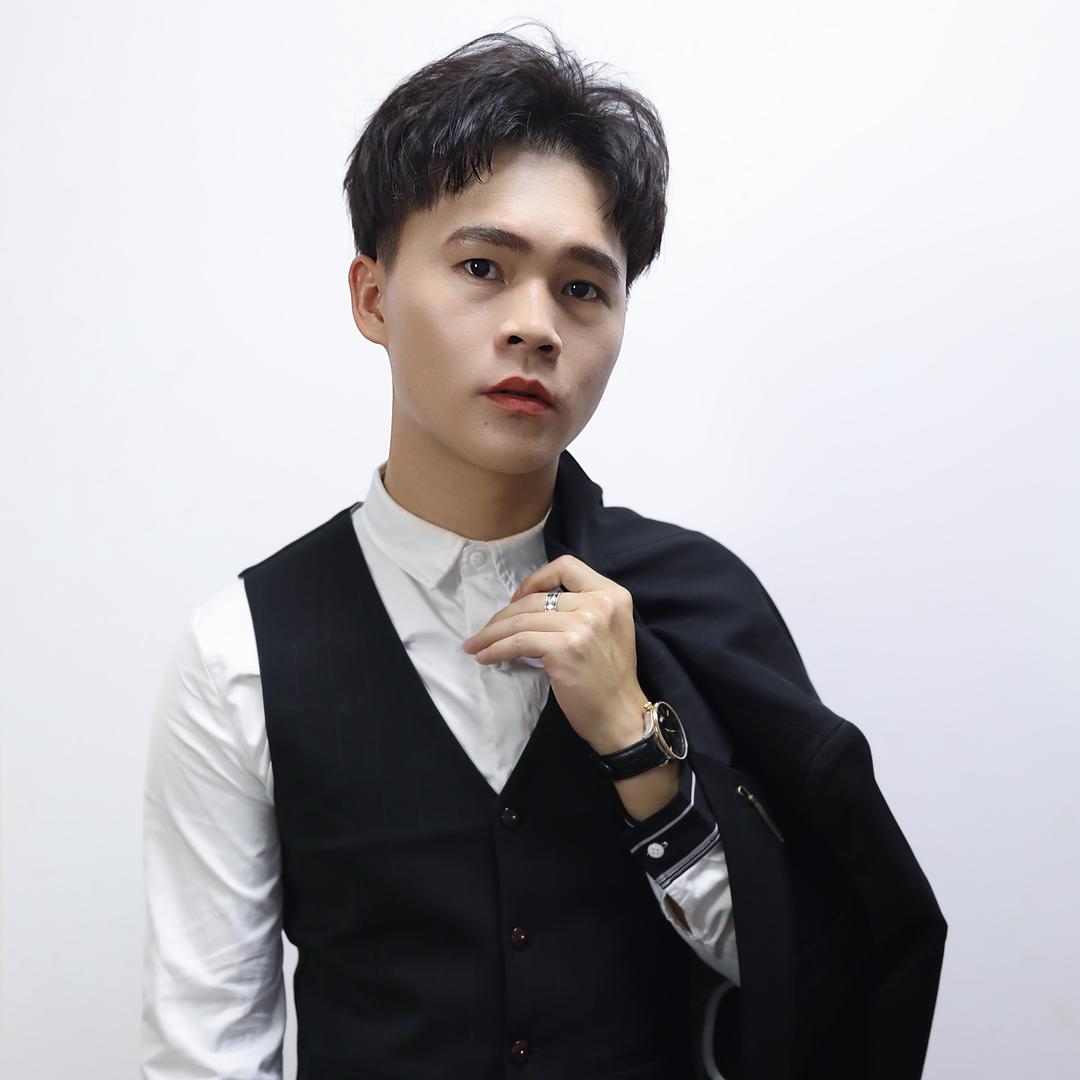 帅小凡  （四公子💯老头）