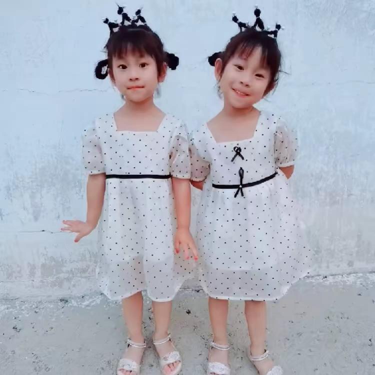双胞胎姐妹～大小美妞