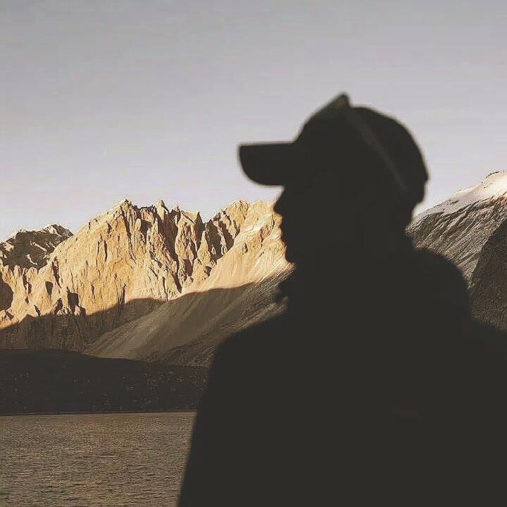 别回头.