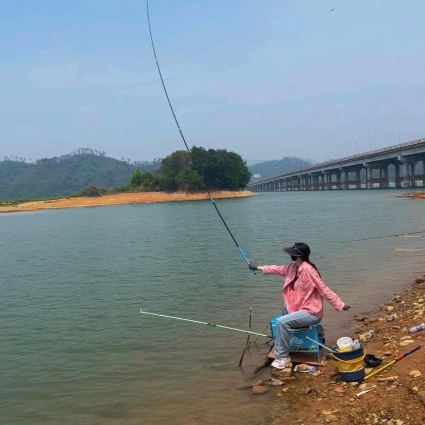 佳佳 钓鱼🎣