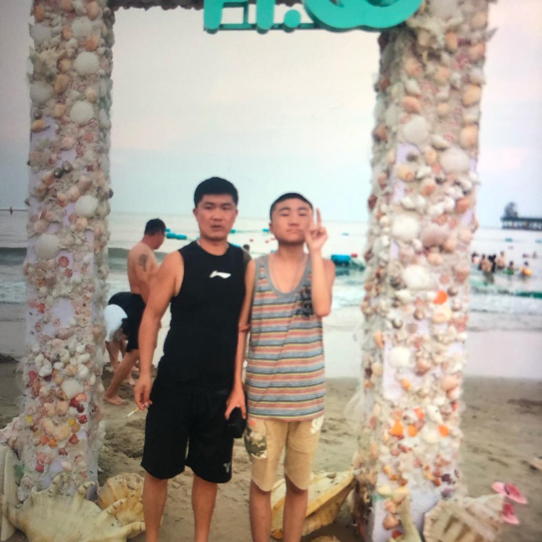 小宇和爸爸烧烤