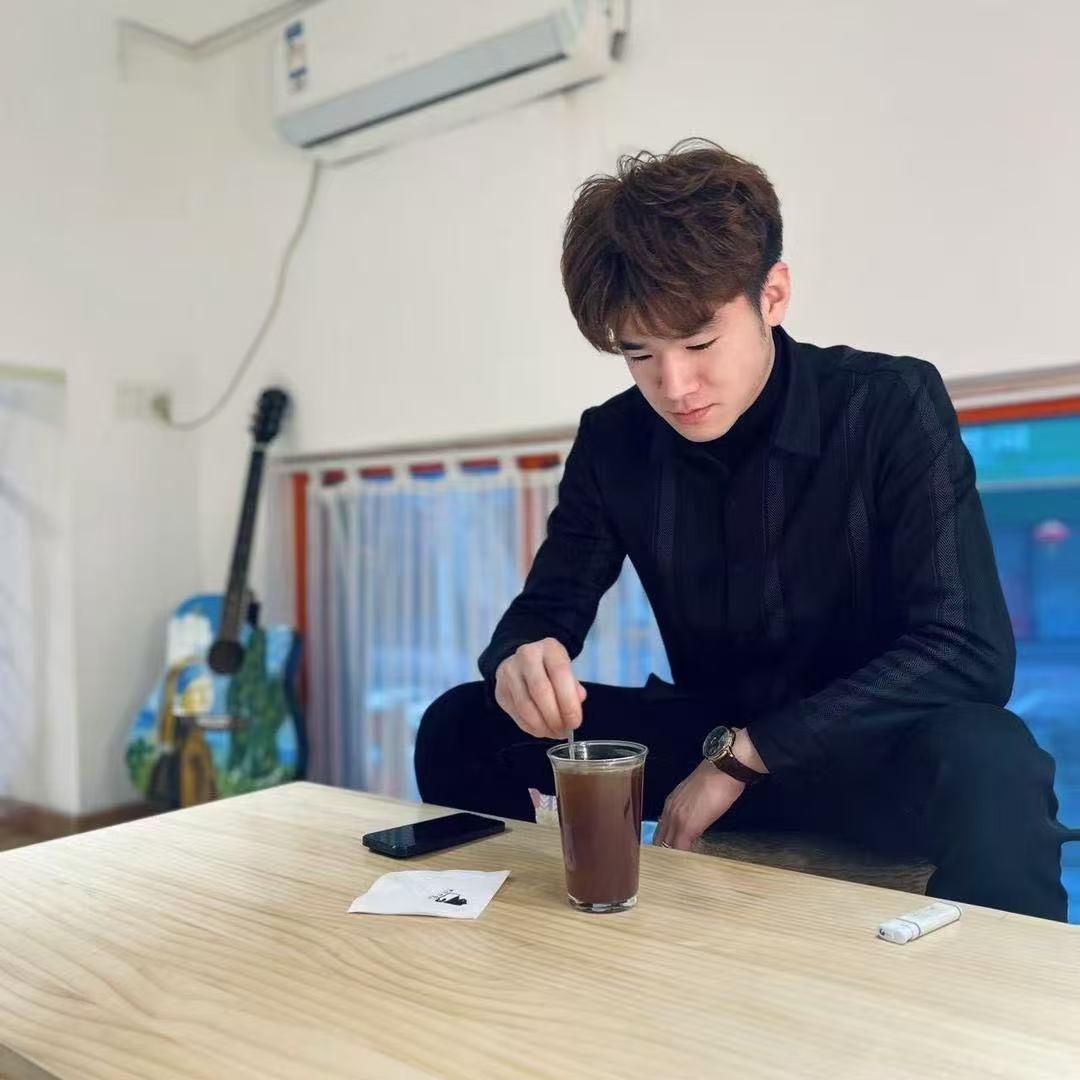 岩广美容坊鹏杰