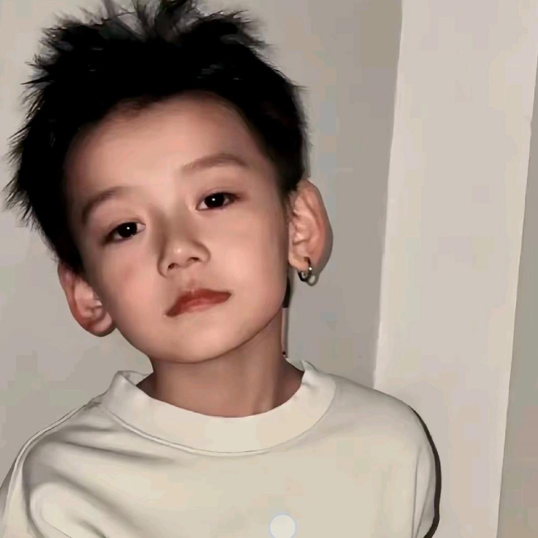 阿陈.