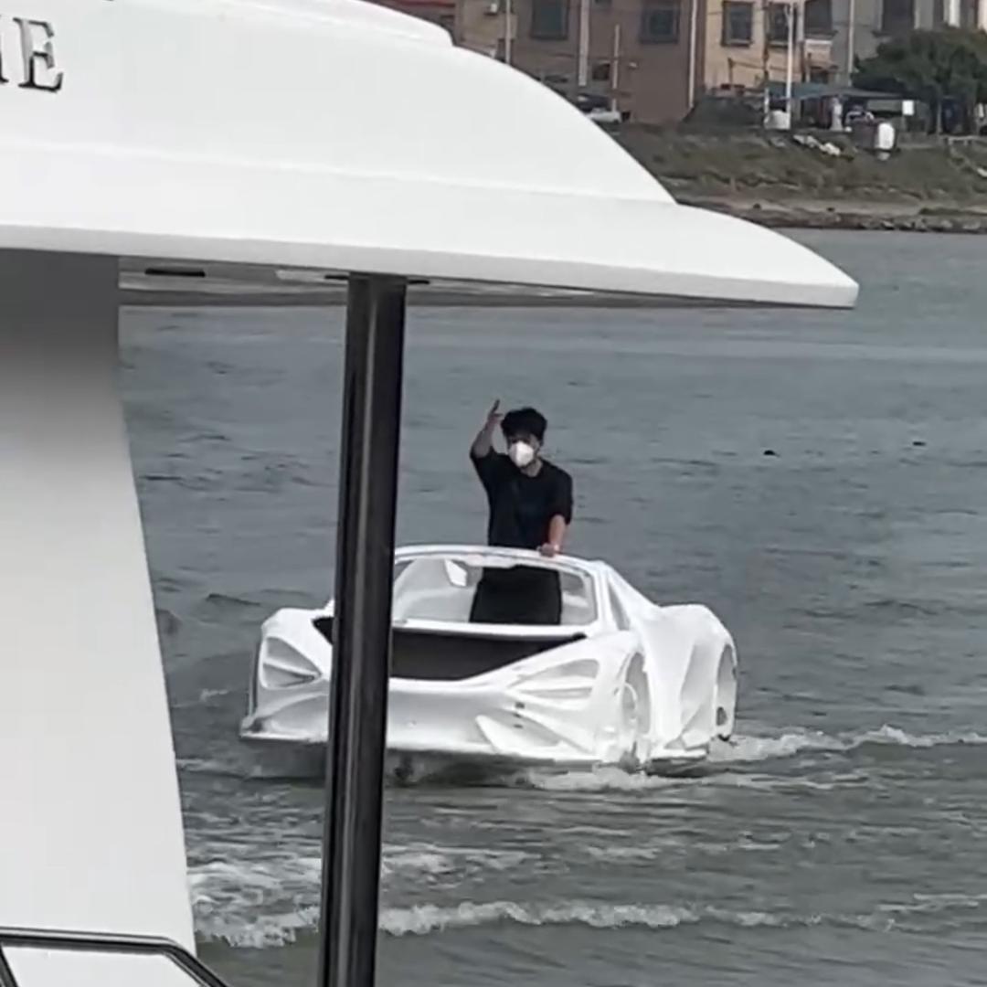 水上超跑俱乐部