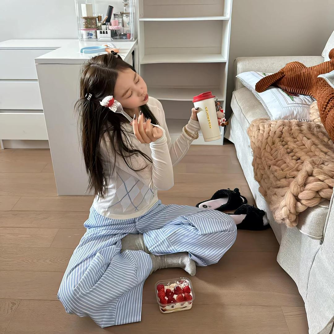 小猫爱吃蛋挞.