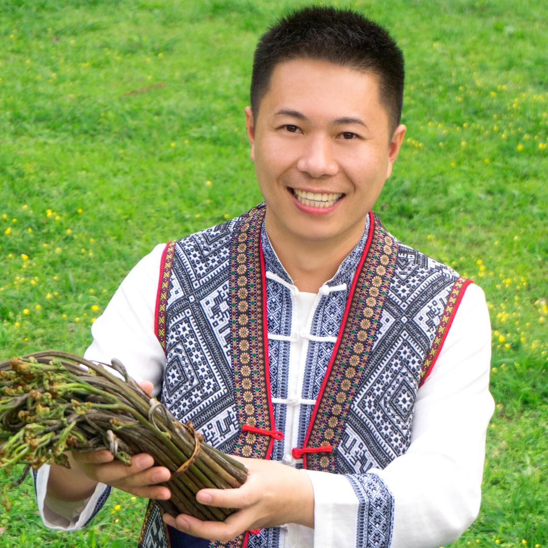 万佛山村干部小胡