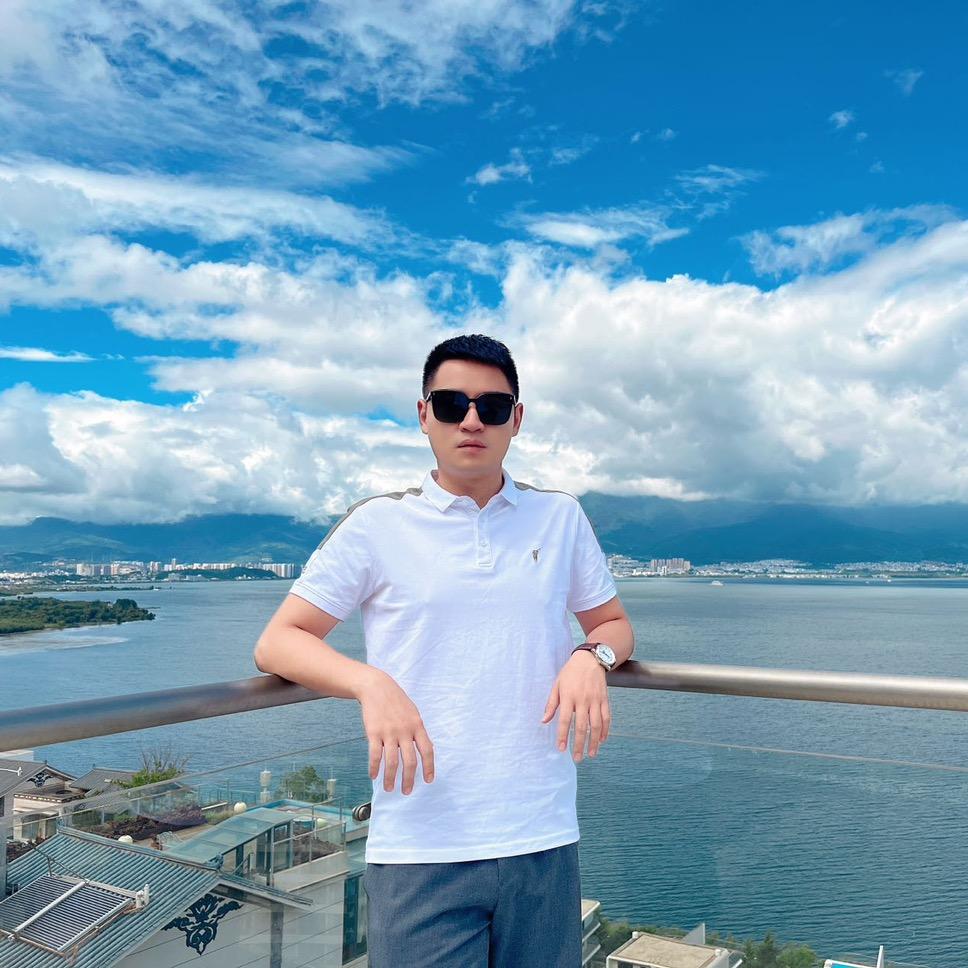 铭驰航二手车销售-小伍