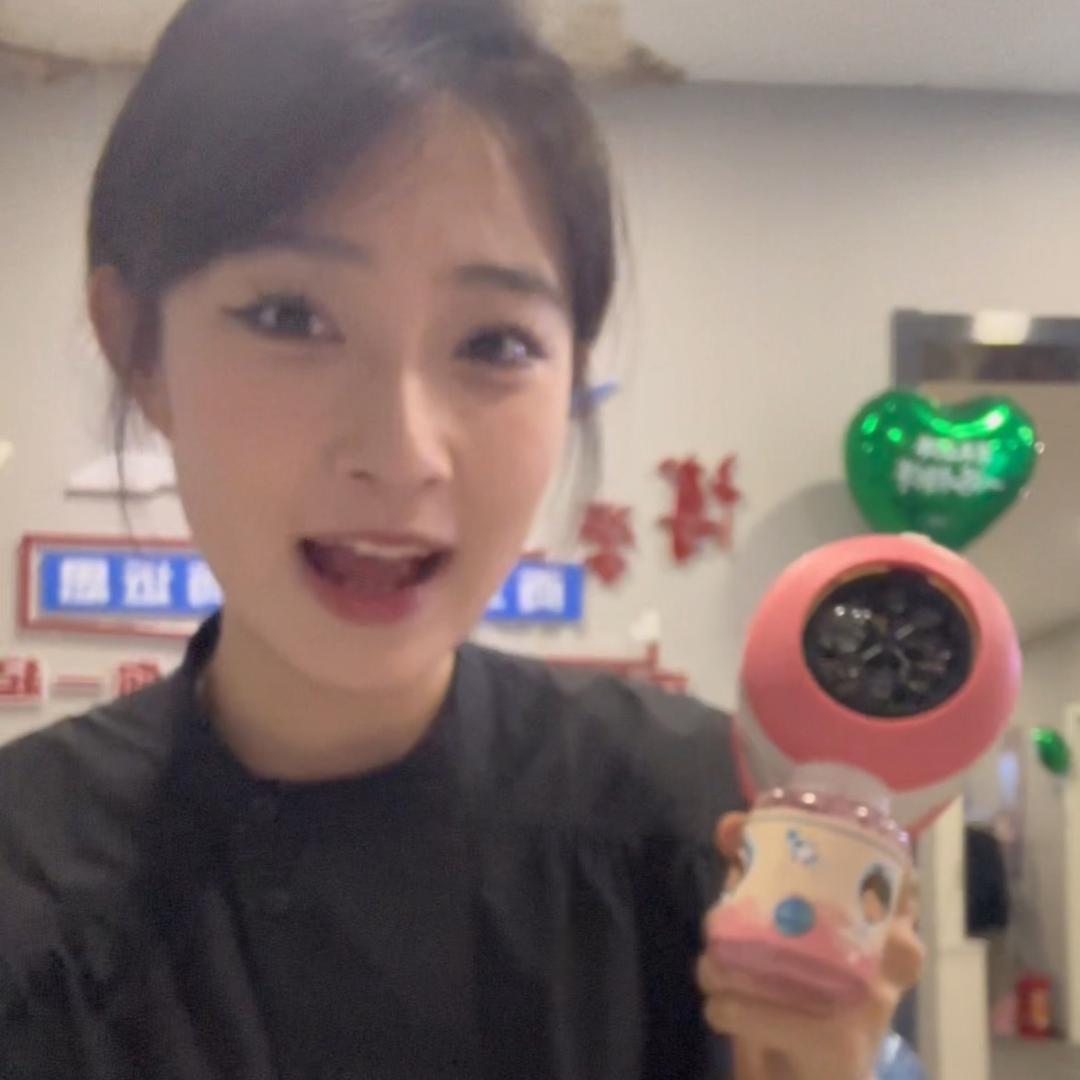 小董嘻嘻