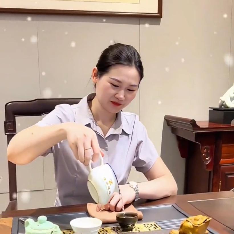 东莞东华家具阿珍