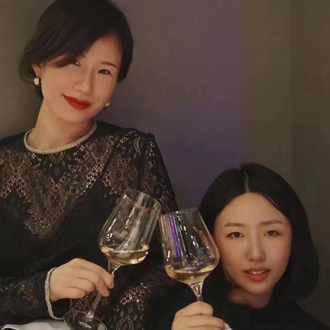 婕缪缪和苗苗
