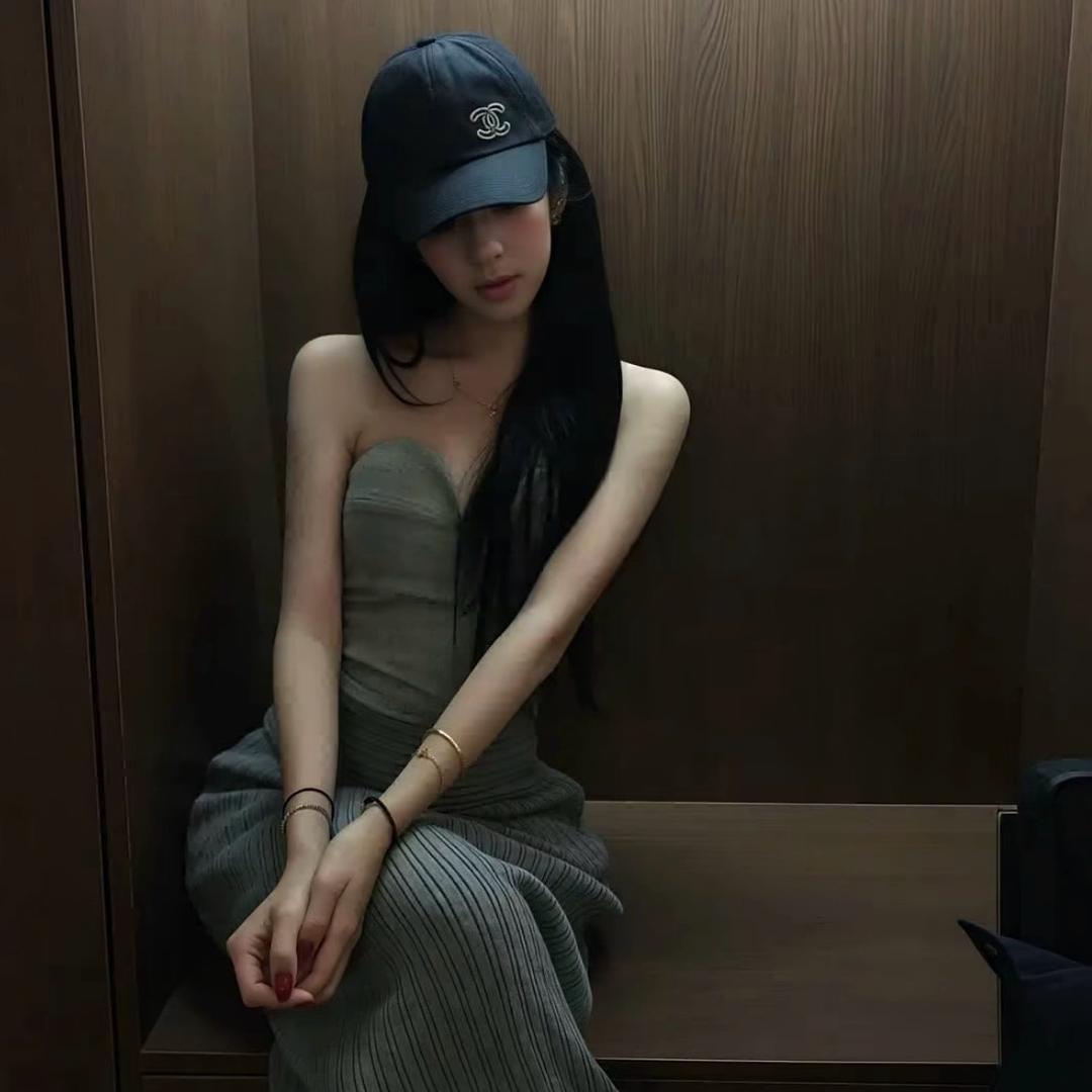 卖萌被肘击