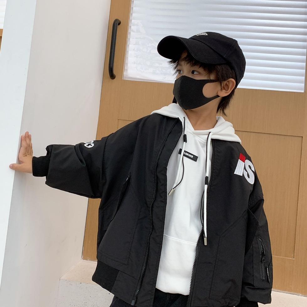 一抻童装运动服饰