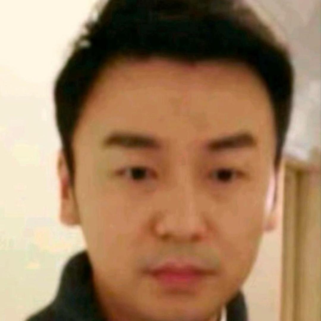 一朵风中摇曳的子君