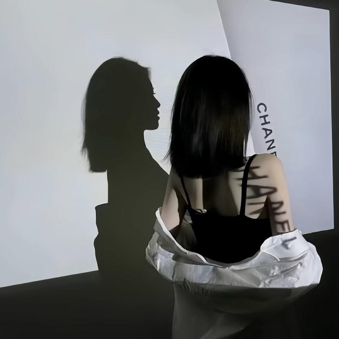 美女不⁶眼泪
