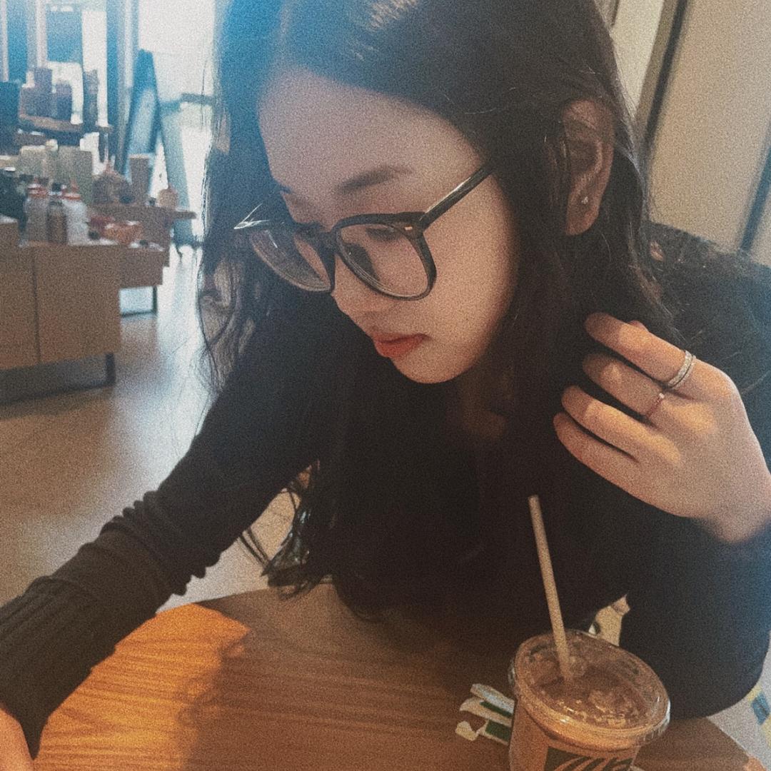 草莓（关注宁波小洛熙）