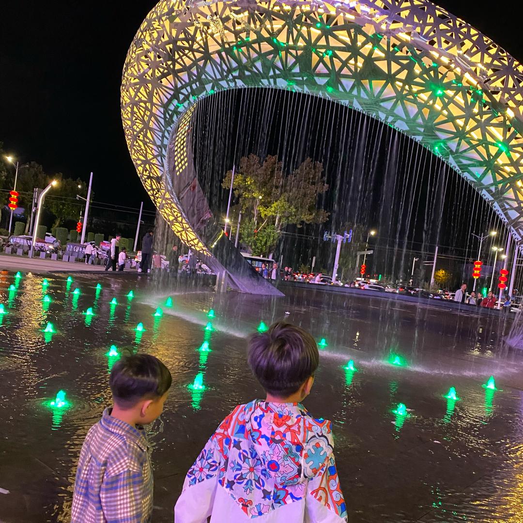 望都首家现压双色烤冷面°